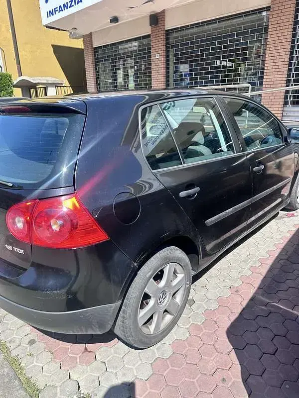 Begagnad VW Golf IV Trendline 105 HK (77 kW) 2004 Svart Sedan