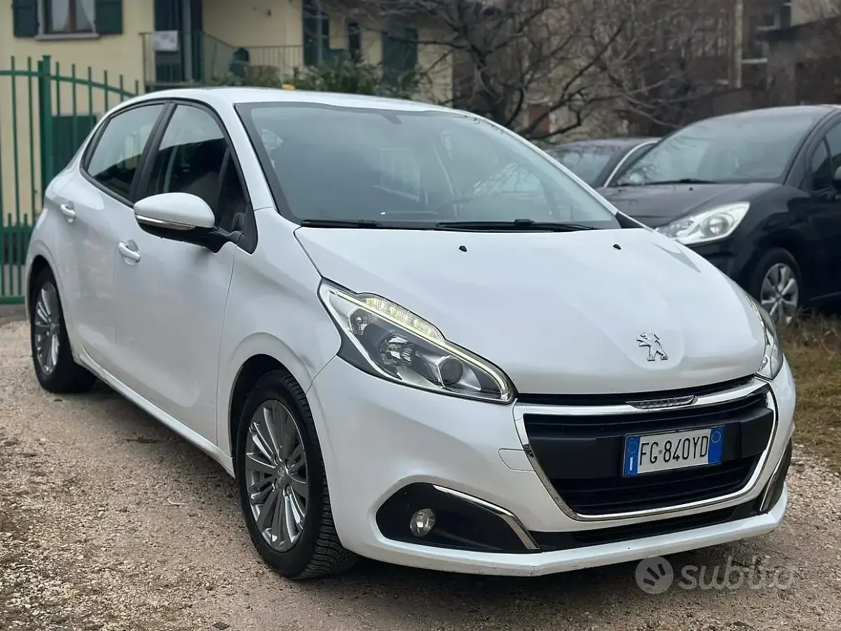 Usata Peugeot 208 Allure 82 CV (60 kW) 2017 Bianco Utilitaria