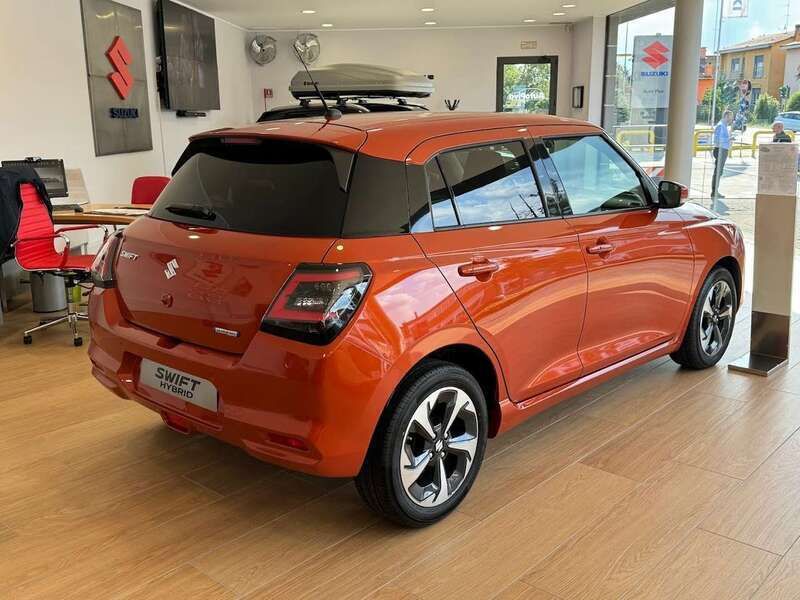 Usata Suzuki Swift 83 CV (61 kW) 2024 Arancione Utilitaria