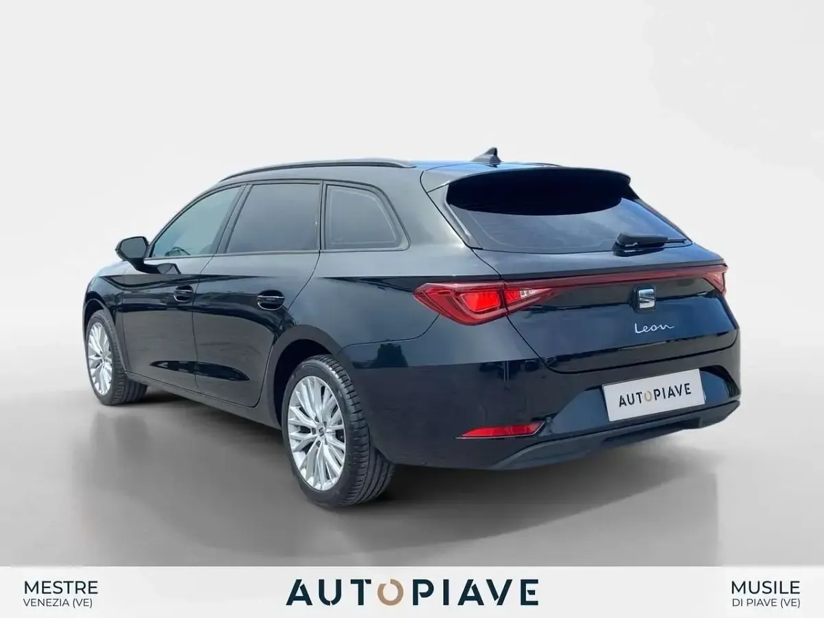 Usata Seat Leon Style 150 CV (110 kW) 2025 Nero Station wagon