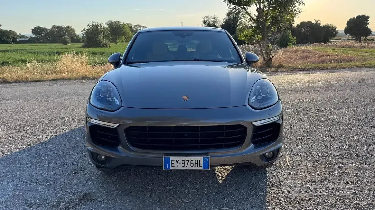 Usata Porsche Cayenne 250 CV (183 kW) 2015 Grigio SUV