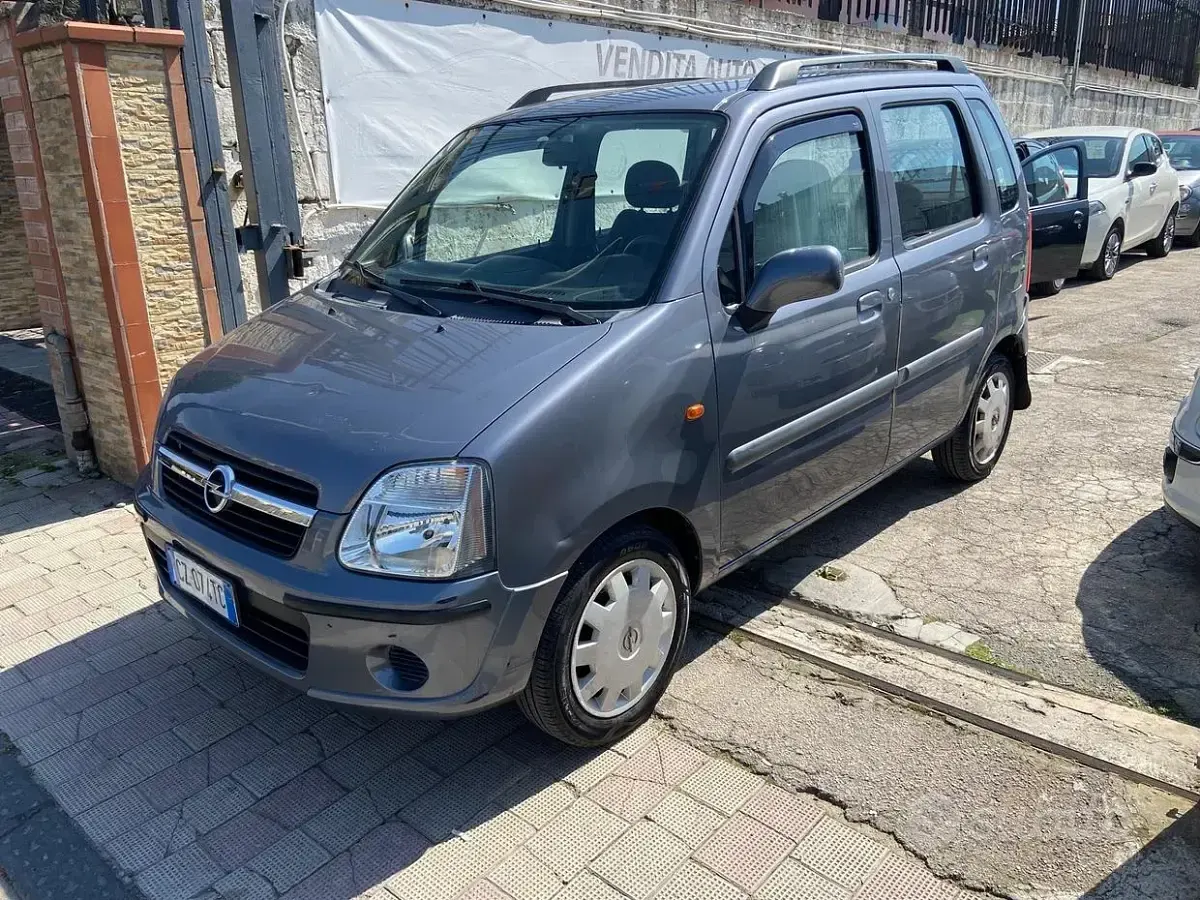 Usata Opel Agila 60 CV (44 kW) 2005 Grigio Monovolume
