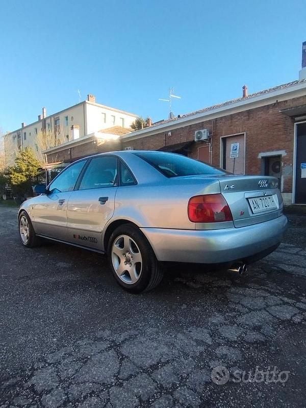 Usata Audi A4 180 CV (132 kW) 1997 Grigio Berlina