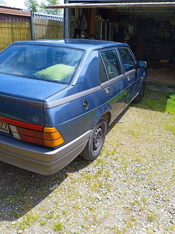 Usata Alfa Romeo 75 110 CV (80 kW) 1989 Blu Berlina