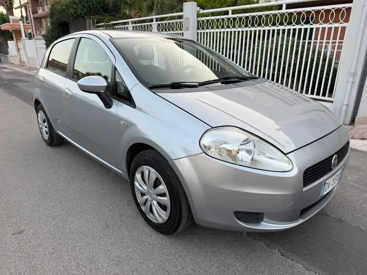 Usata Fiat Grande Punto Dynamic 90 CV (66 kW) 2007 Grigio Utilitaria