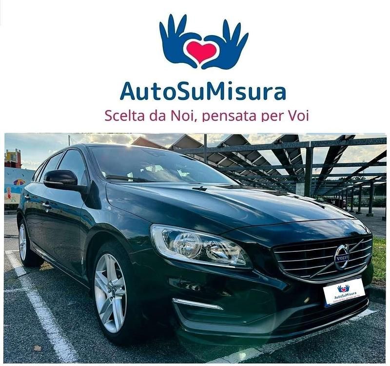 Usata Volvo V60 R-Design Momentum 136 CV (100 kW) 2014 Nero Station wagon