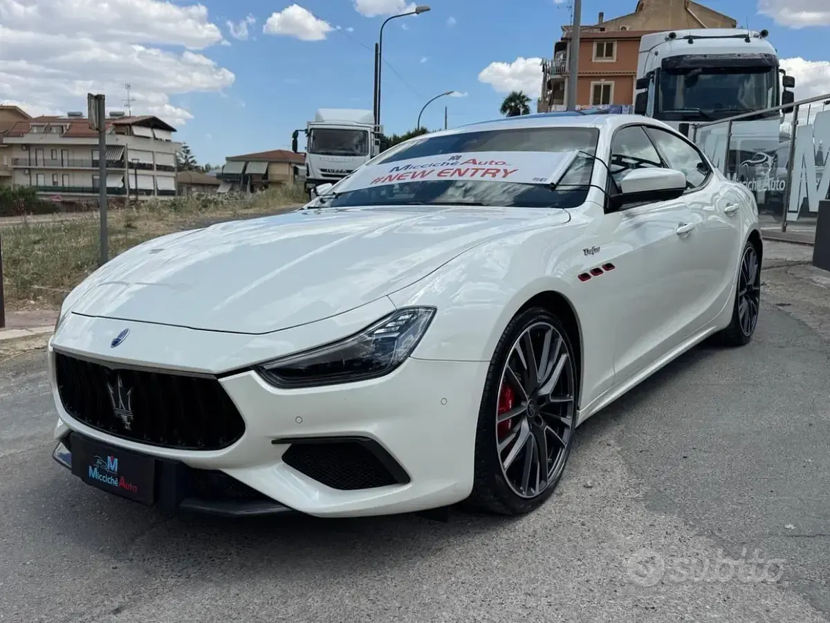 Usata Maserati Ghibli 581 CV (427 kW) 2021 Bianco Berlina