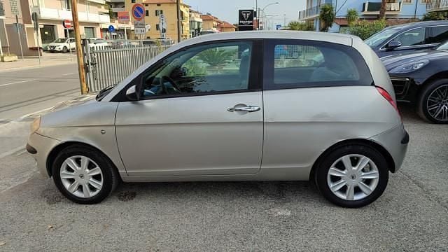 Usata Lancia Ypsilon 80 CV (58 kW) 2006 Argento pastello Utilitaria