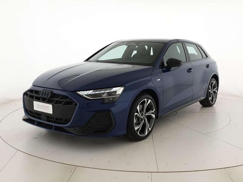 Nuova Audi A3 S-Line 204 CV (150 kW) 2026 Blu ascari metallizzato Berlina