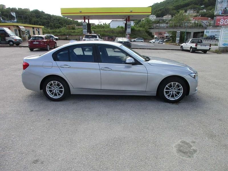 Usata BMW 318 Advantage 150 CV (110 kW) 2017 Argento Berlina