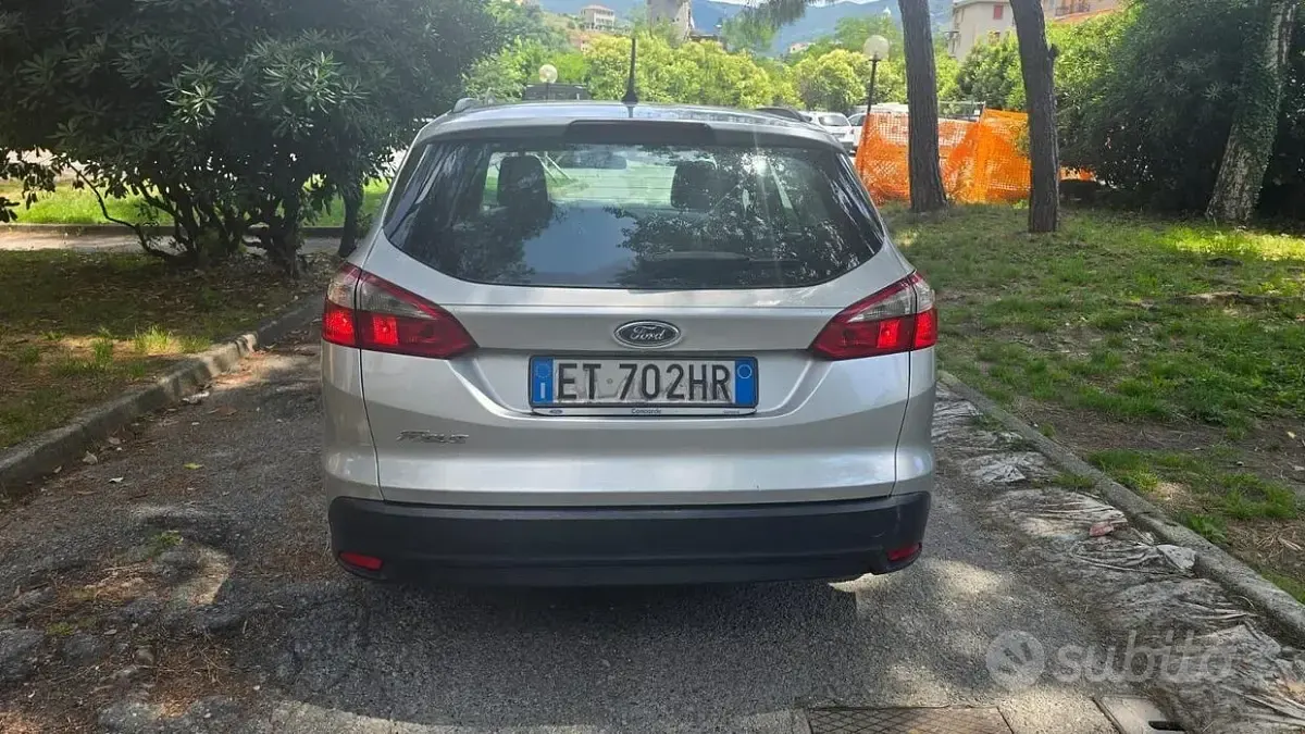 Usata Ford Focus Individual 116 CV (85 kW) 2014 Grigio Station wagon
