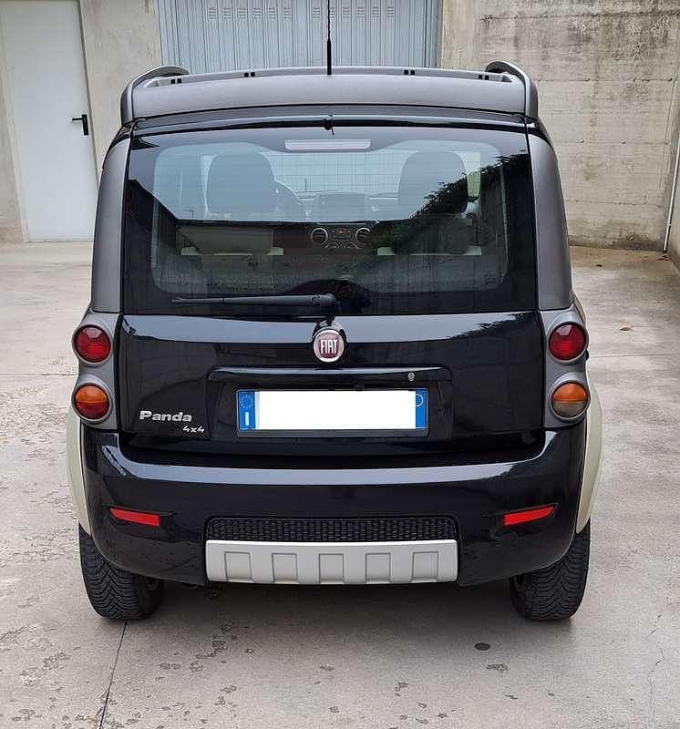 Usata Fiat Panda 4x4 Cross 75 CV (55 kW) 2011 Nero Utilitaria