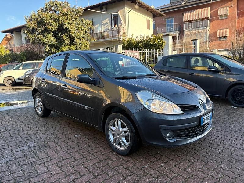 Usata Renault Clio II Dynamique 75 CV (55 kW) 2009 Grigio Berlina