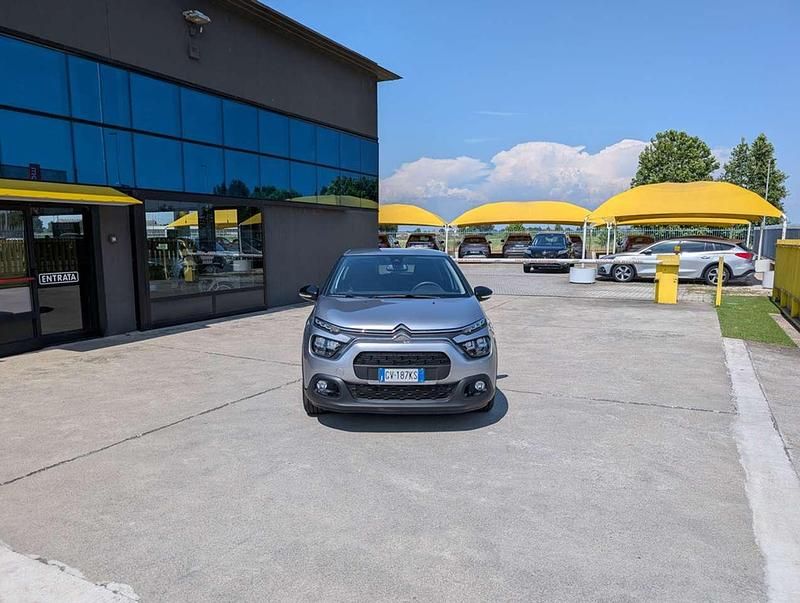 Używany Citroën C3 PureTech 110 KM (80 kW) 2024 Srebrny Sedan/Limuzyna