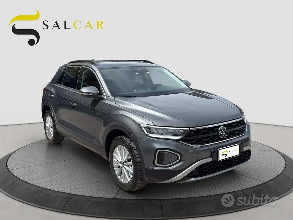 Usata VW T-Roc Life 150 CV (110 kW) 2023 Grigio SUV