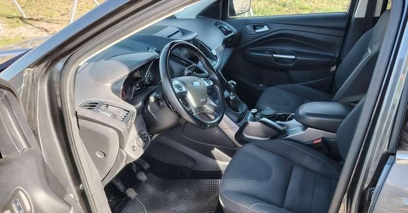 Usata Ford Kuga Titanium 120 CV (88 kW) 2016 Grigio SUV