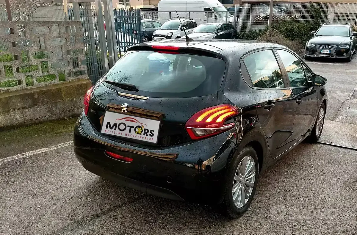 Usata Peugeot 208 82 CV (60 kW) 2018 Nero Utilitaria