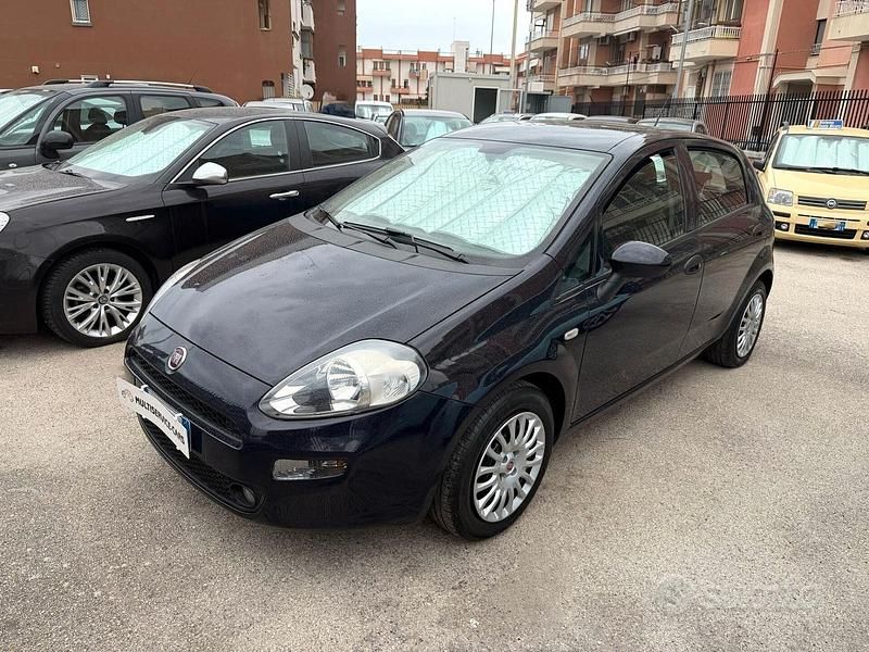 Blu Usata 2016 Fiat Punto Lounge Due volumi | 7200 € (Cara) - Immagine 1/4