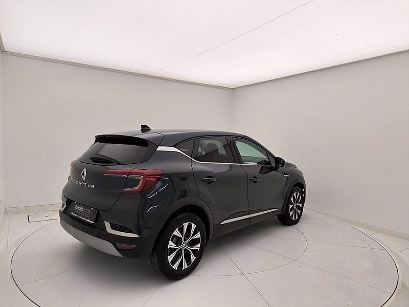 Usata Renault Captur Intens 101 CV (74 kW) 2022 Blu scuro SUV