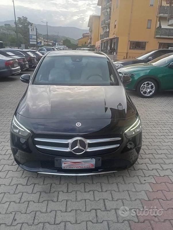 Usata Mercedes B200 150 CV (110 kW) 2022 Nero Monovolume