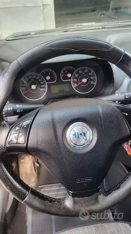 Usata Fiat Grande Punto Emotion 90 CV (66 kW) 2007 Grigio Utilitaria