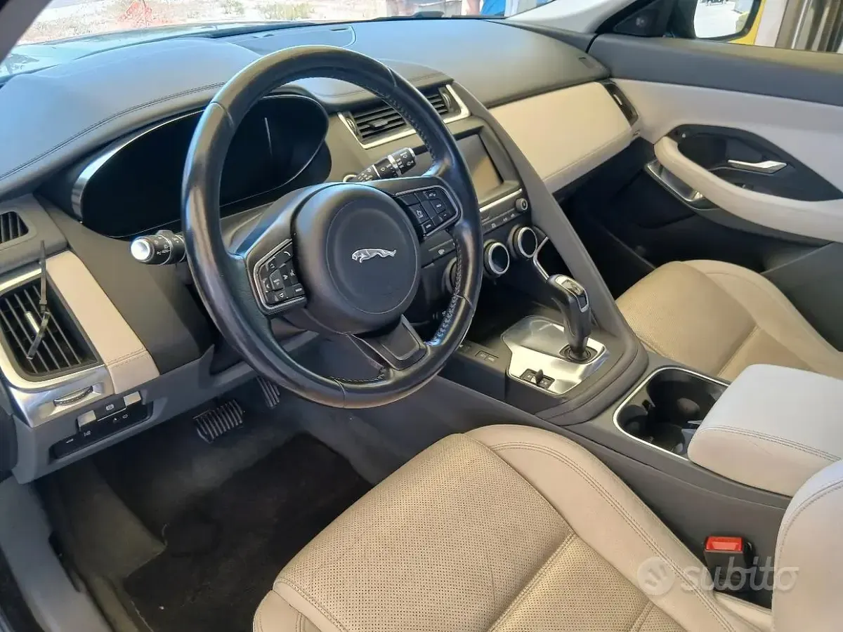 Usata Jaguar E-Pace 179 CV (131 kW) 2019 Grigio SUV