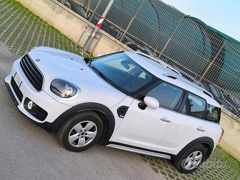 Usata Mini Cooper D Countryman Business 150 CV (110 kW) 2019 Bianco SUV
