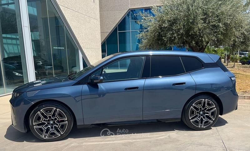 Nuova BMW iX M Sport 135 kW (184 CV) 2026 Blu SUV