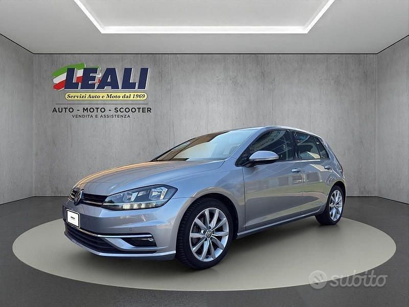 Grigio Usata 2018 VW Golf VII Executive Tre volumi | 14.700 € (Buon prezzo) - Immagine 1/4