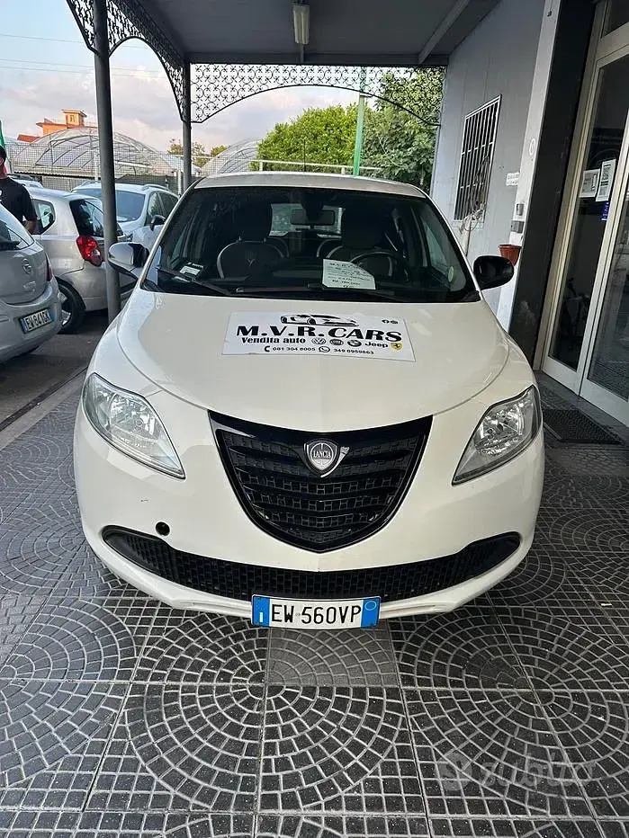 Usata Lancia Ypsilon 80 CV (58 kW) 2014 Bianco Utilitaria