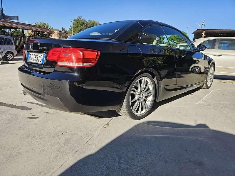 Usata BMW 320 Cabriolet Efficient Dynamics 170 CV (125 kW) 2007 Nero Cabrio