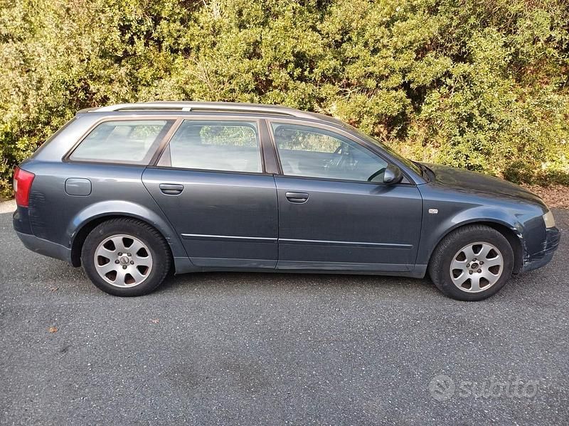 Usata Audi A4 Ambiente 131 CV (96 kW) 2002 Grigio Station wagon