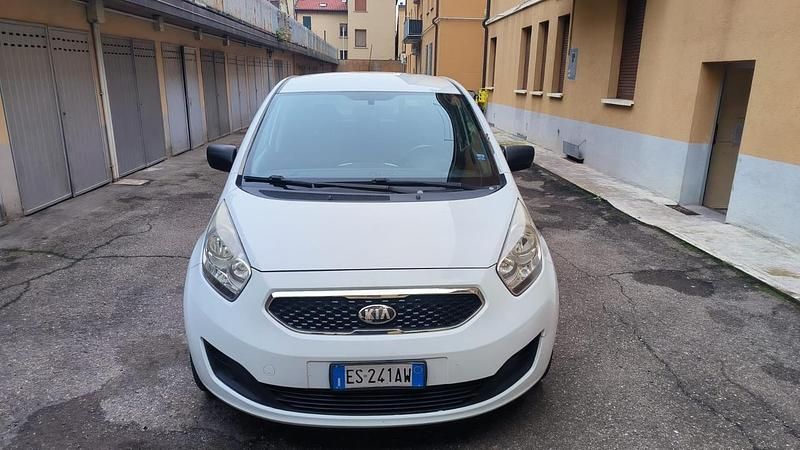 Usata Kia Venga Active 89 CV (65 kW) 2013 Bianco Utilitaria