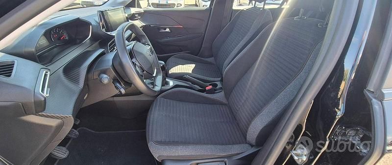 Usata Peugeot 208 Active 75 CV (55 kW) 2022 Nero Utilitaria