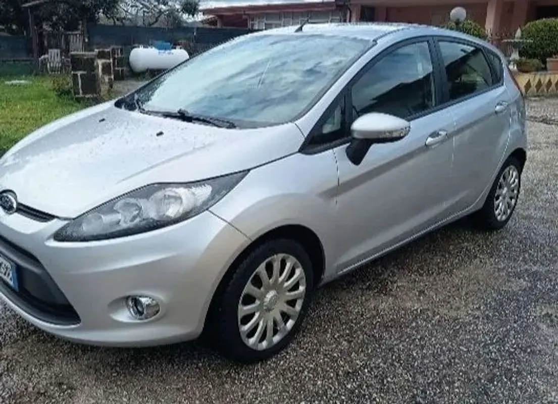 Usata Ford Fiesta Titanium 68 CV (50 kW) 2012 Berlina