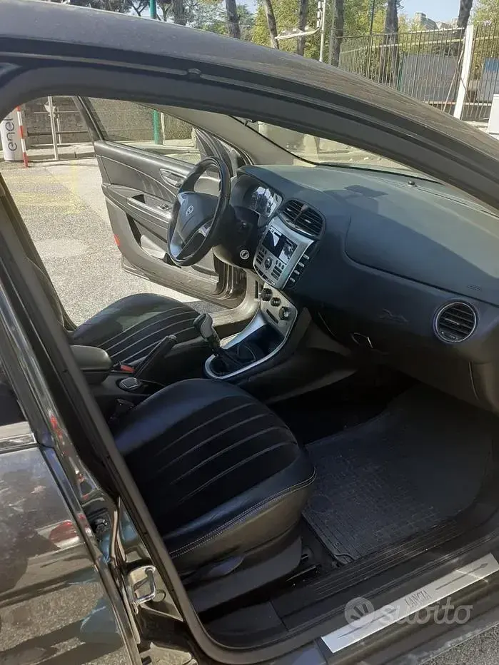 Usata Lancia Delta 120 CV (88 kW) 2009 Utilitaria