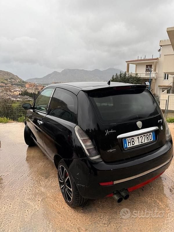 Usata Lancia Ypsilon 70 CV (51 kW) 2006 Nero Utilitaria