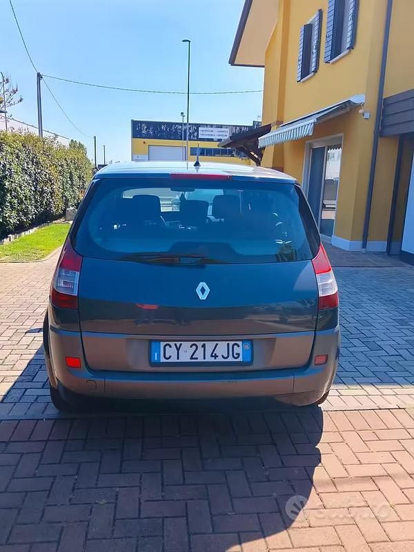 Usata Renault Scénic II 105 CV (77 kW) 2006 Blu Monovolume