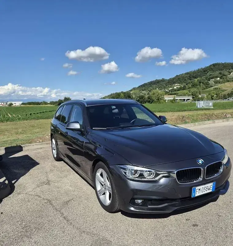 Usata BMW 318 Luxury Line 150 CV (110 kW) 2017 Station wagon