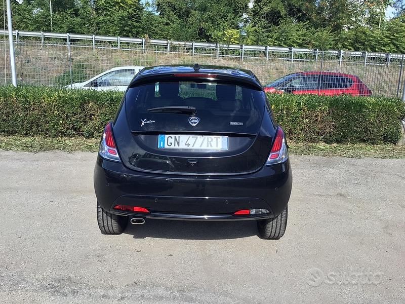 Usata Lancia Ypsilon 70 CV (51 kW) 2023 Nero Utilitaria