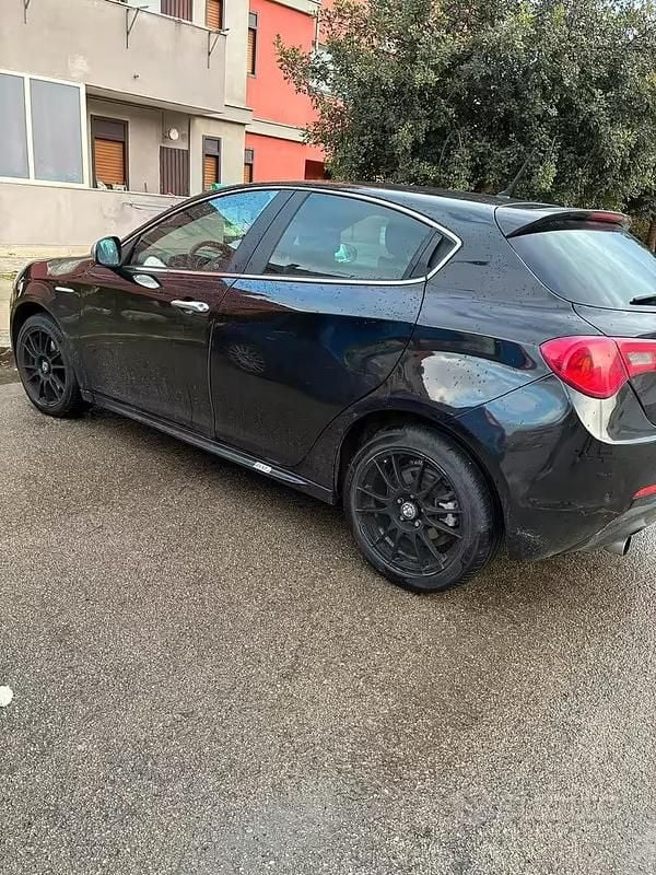 Usata Alfa Romeo Giulietta 140 CV (102 kW) 2012 Nero Utilitaria