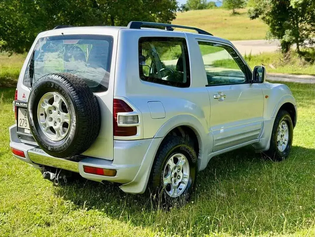 Usata Mitsubishi Pajero 99 CV (72 kW) 2001 Argento SUV
