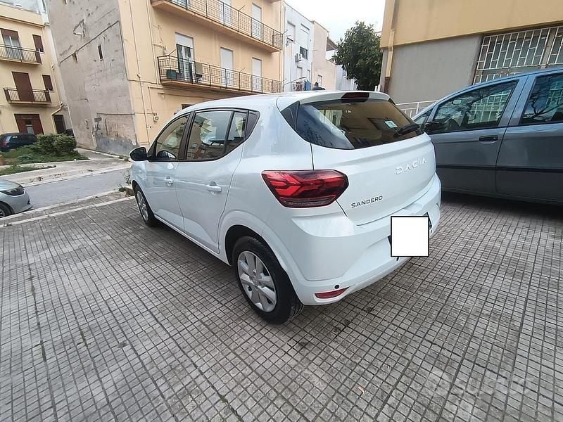 Begagnad Dacia Sandero Expression 66 HK (48 kW) 2024 Vit Sedan