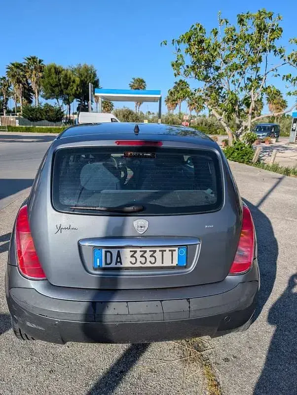 Usata Lancia Ypsilon 60 CV (44 kW) 2006 Grigio Utilitaria