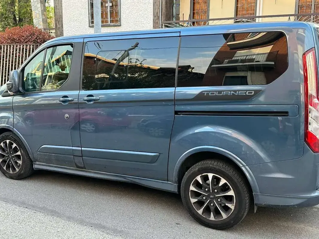 Usata Ford Tourneo 129 CV (94 kW) 2021 Nero Furgone