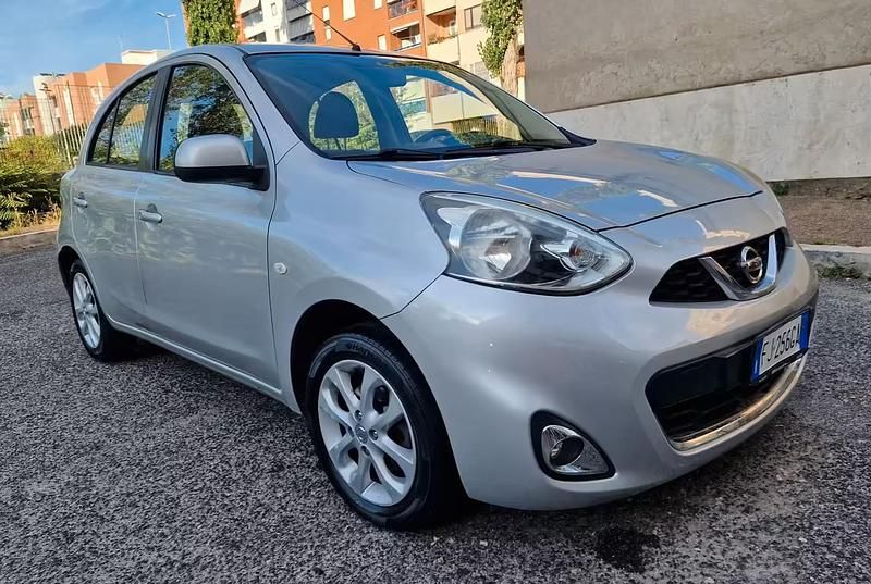 Usata Nissan Micra Tekna 80 CV (58 kW) 2017 Argento Utilitaria