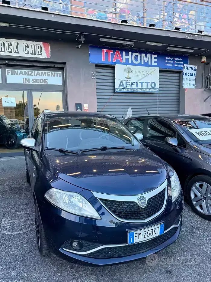 Usata Lancia Ypsilon Gold 69 CV (50 kW) 2017 Bluazzurro Utilitaria