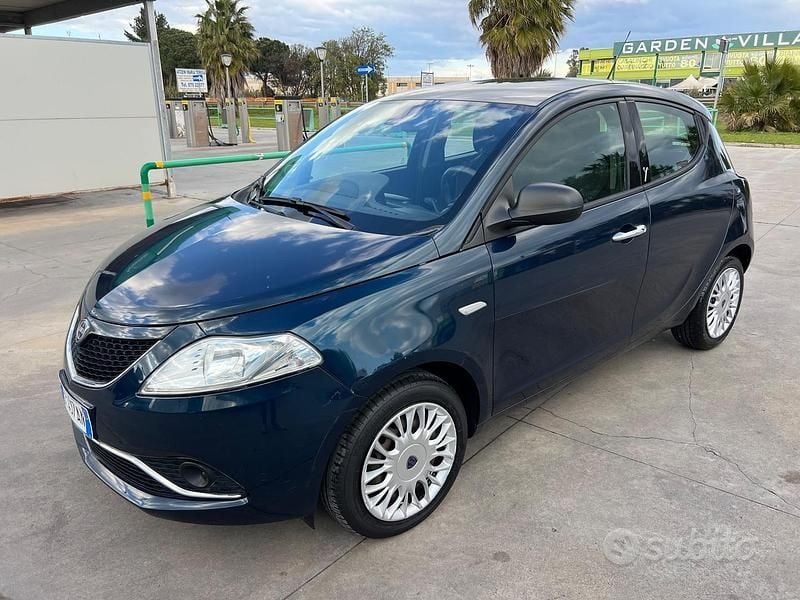 Usata Lancia Ypsilon 69 CV (50 kW) 2016 Blu Utilitaria
