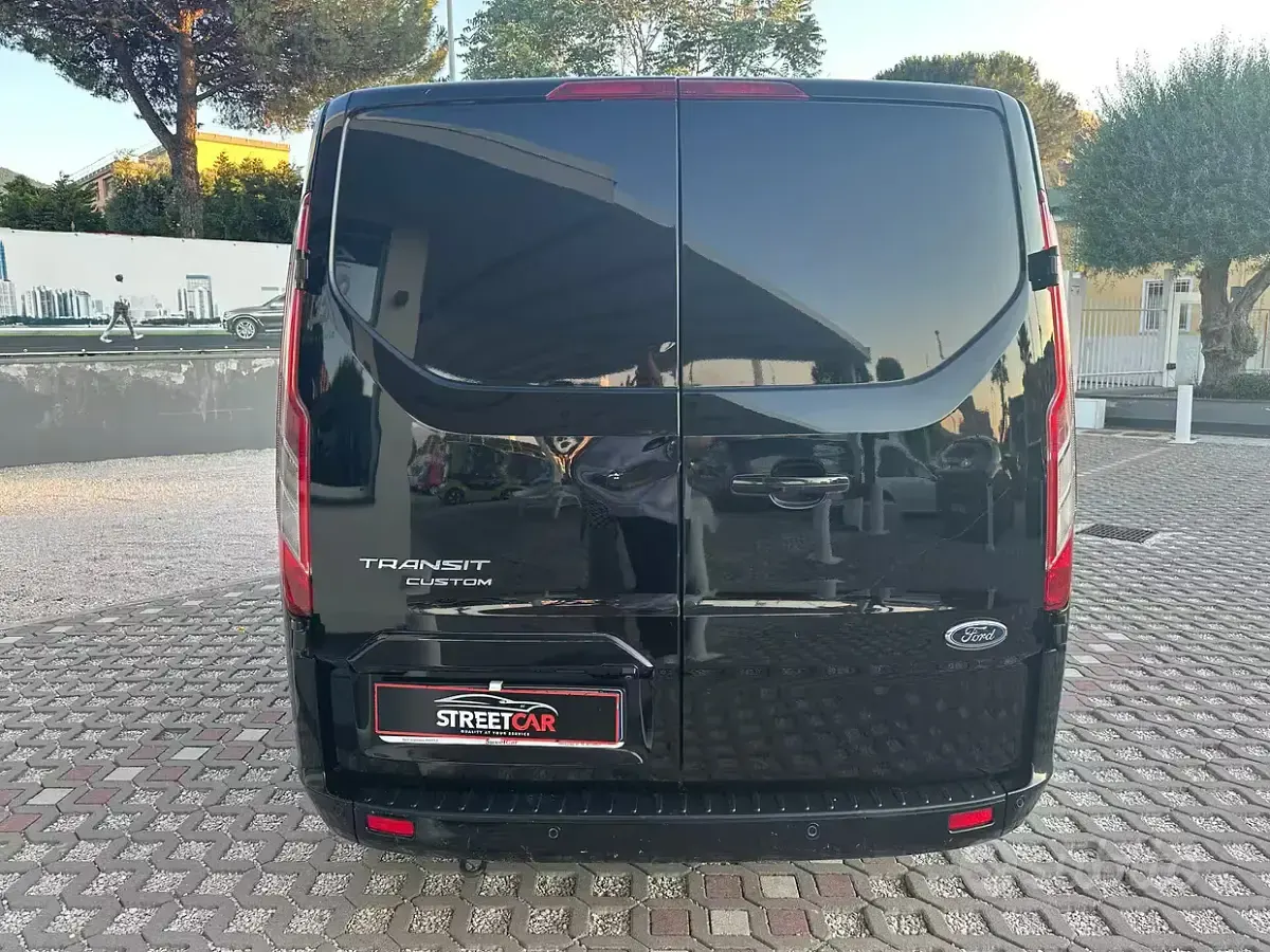 Usata Ford Transit Custom Titanium 131 CV (96 kW) 2021 Nero Berlina