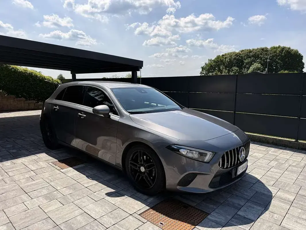 Usata Mercedes A180 116 CV (85 kW) 2021 Grigio Berlina